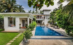 Saffronstays Osaree - 5Br Pet-Friendly Villa Near Kihim Beach With A Pool And Terrace